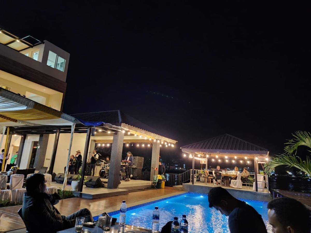 Purnama Balige Hotel Ngoại thất bức ảnh